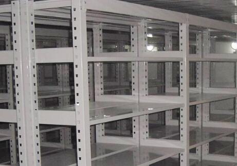 小型倉庫使用什么樣的貨架呢？